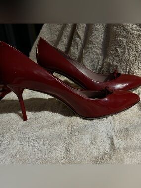 Gucci Women’s Red Patent Leather Pointed Toe Pumps 40.5 EU, 10.5/11 US